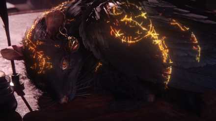 Chú chuột có cánh mạ vàng của The Duskbloods nằm trên mặt đất