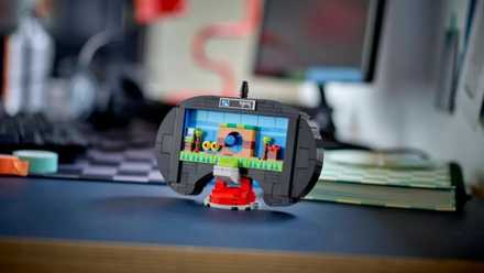The Lego Sega Genesis controller set showing a Lego scene from a Sonic game.
