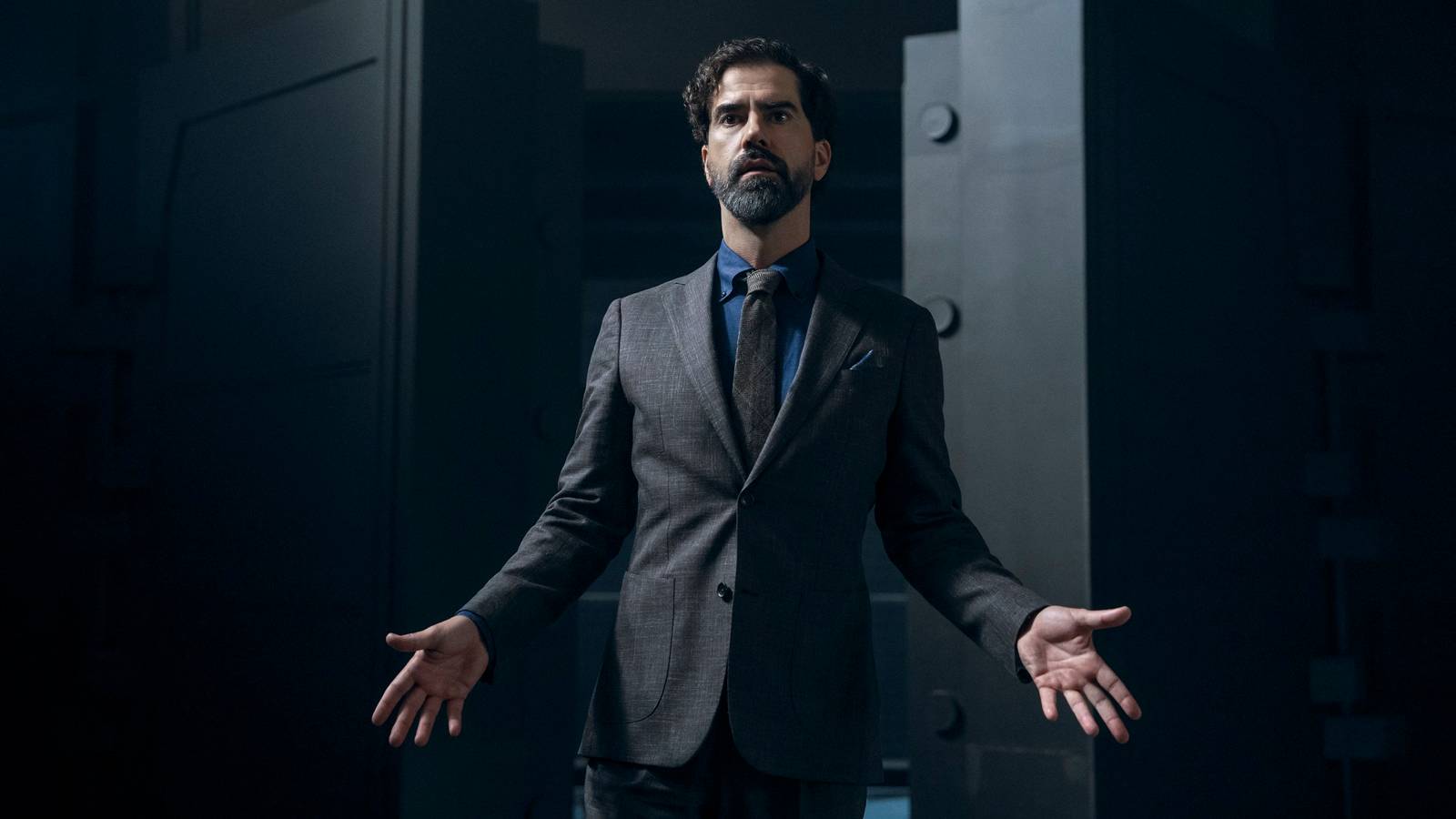 Hamish Linklater (Gen V, Midnight Mass) Wants Michael Flanagan to Call Him Back Hamish Linklater (Gen V, Midnight Mass) Wants Michael Flanagan to Call Him Back