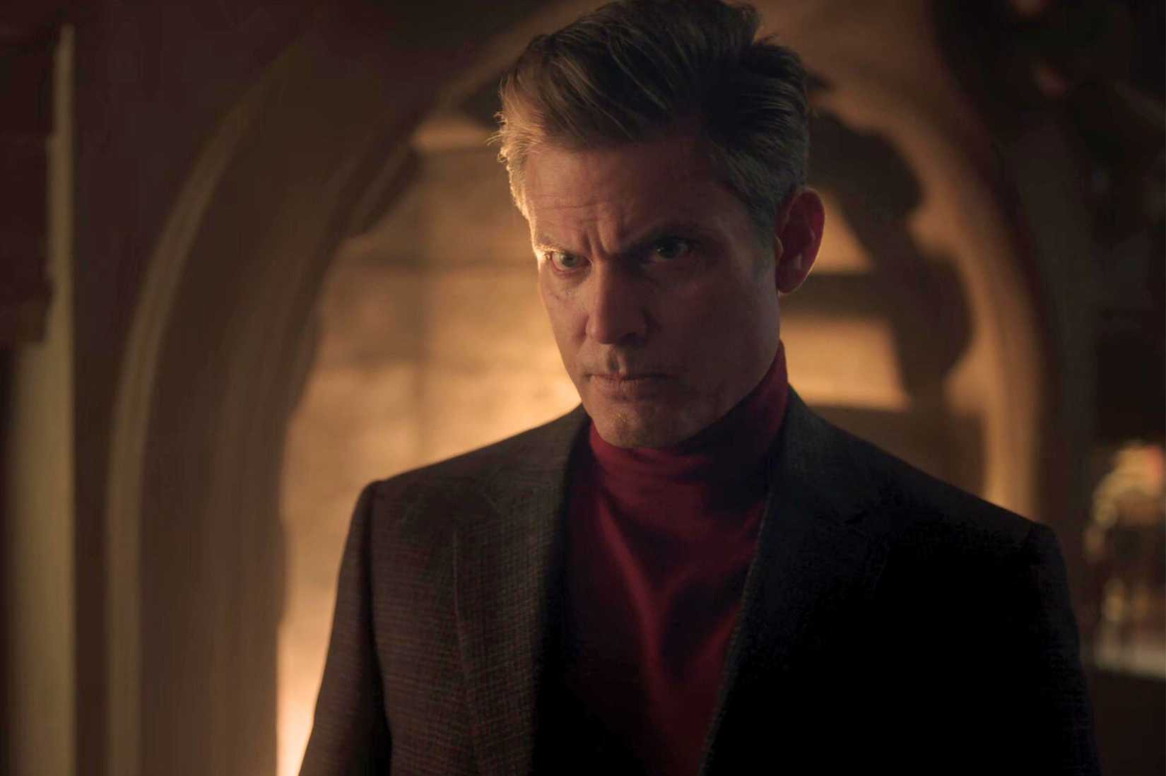 बुधवार S2 कैस्पर वैन डायन गिदोन स्टर्लिंग के रूप में।