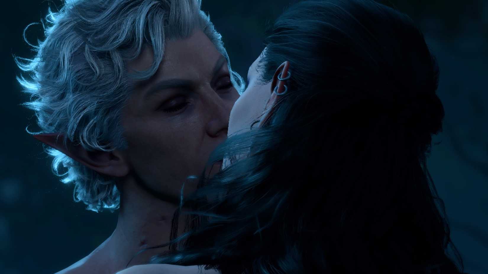 Astarion and the player character kissing in Baldur's Gate 3