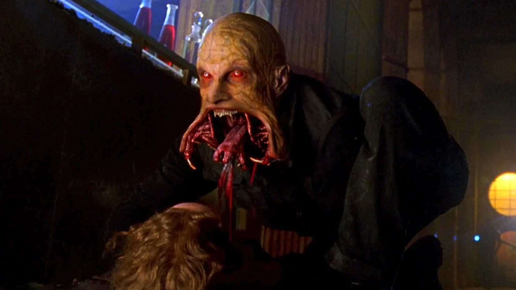 A still of a Reaper attacking a victim in Blade 2