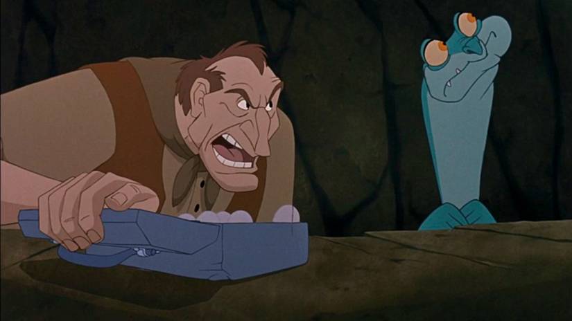 O caçador furtivo McLeach percebe que seu animal de estimação roubou alguns de seus ovos em The Rescuers Down Under