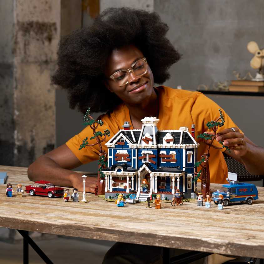 Accessory and minifigure close-up