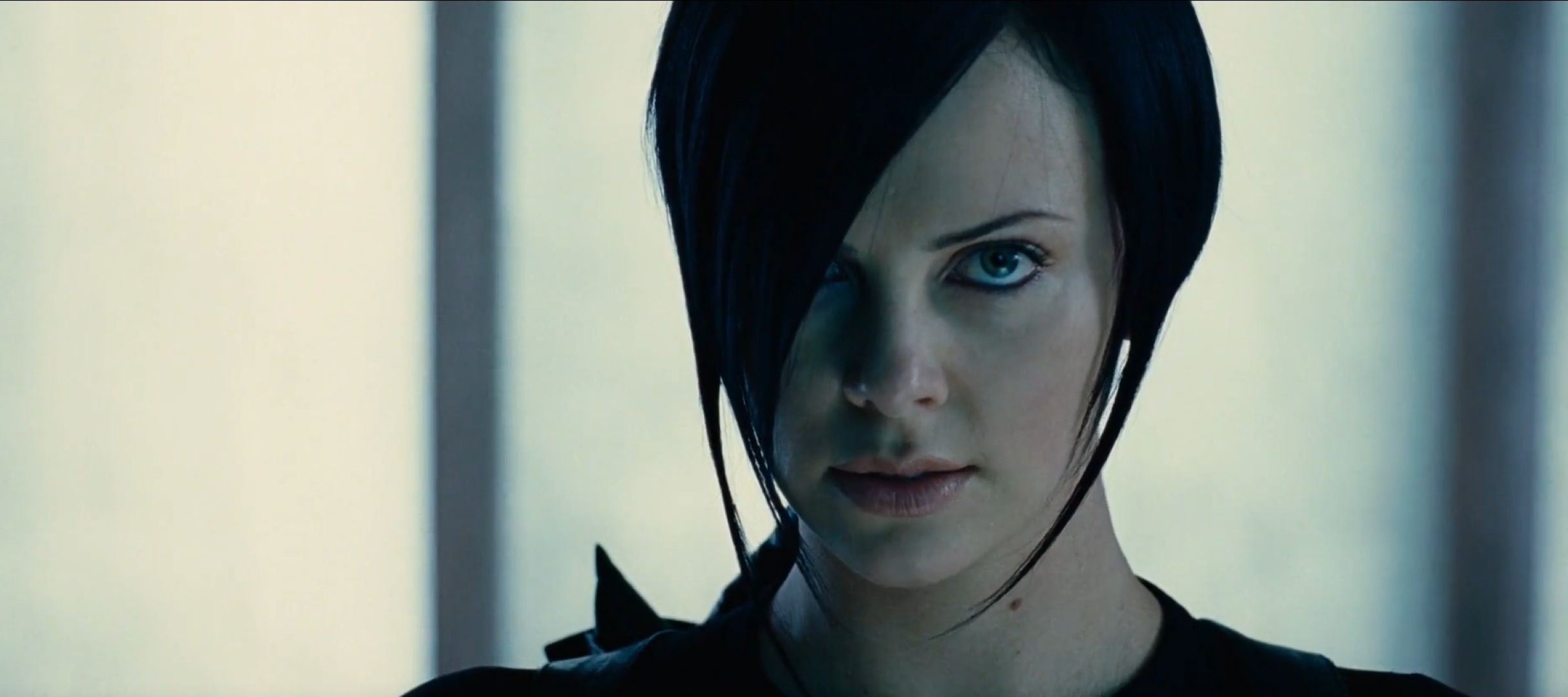 Aeon Flux at 20: How a sci-fi mess turned Charlize Theron into an action star