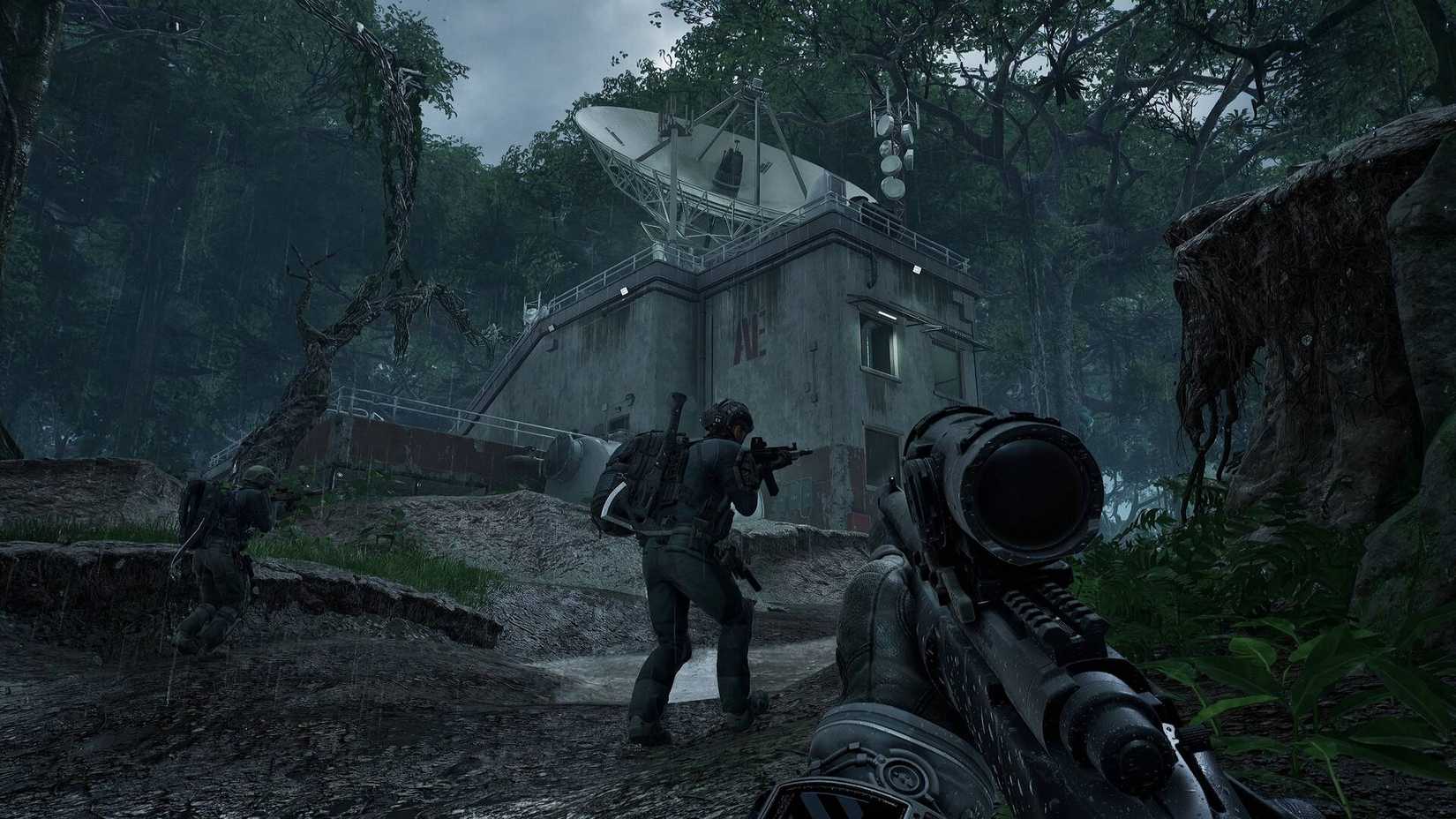 A player in PUBG: Black Budget approaching a building with a satellite dish in the jungle with two more players in front of them.