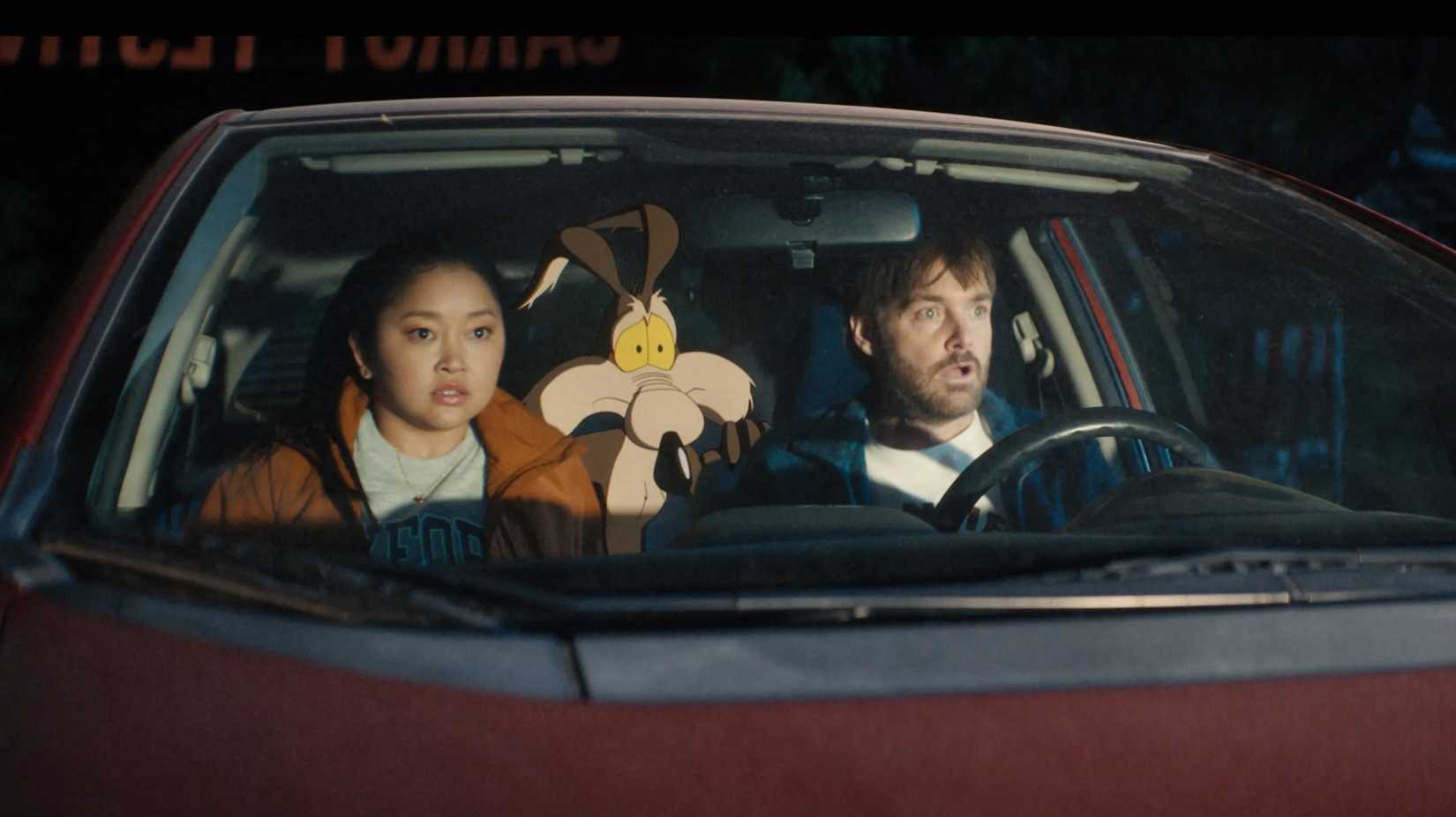 Os 30 filmes mais aguardados de 2026 21 Coyote em um carro com Will Forte e Lana Condor em Coyote vs. Acme