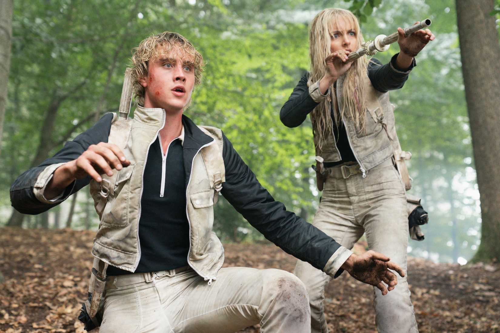 Haymitch e Maysilee se preparam para atacar em Jogos Vorazes: Amanhecer na Colheita.