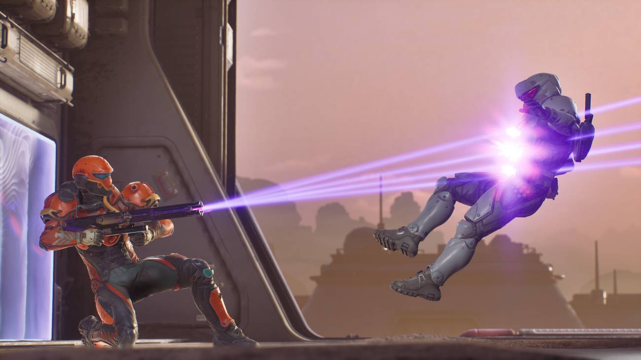 Tactical combat in Splitgate: Arena Reloaded.