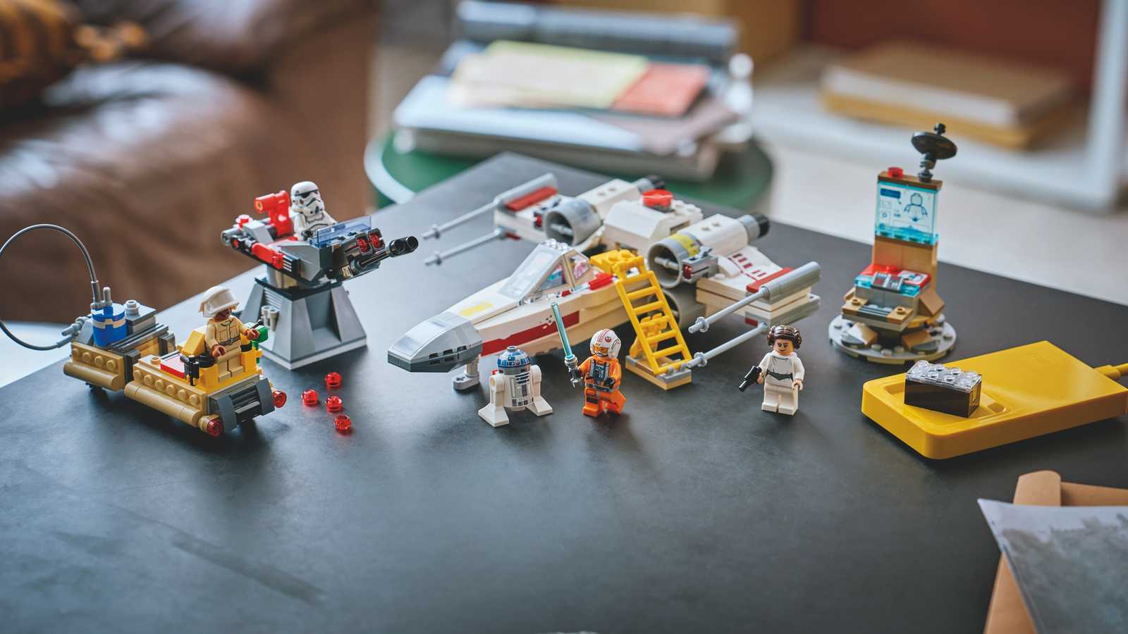 Luke Skywalker Red-5 X-Wing LEGO Smart Play building set