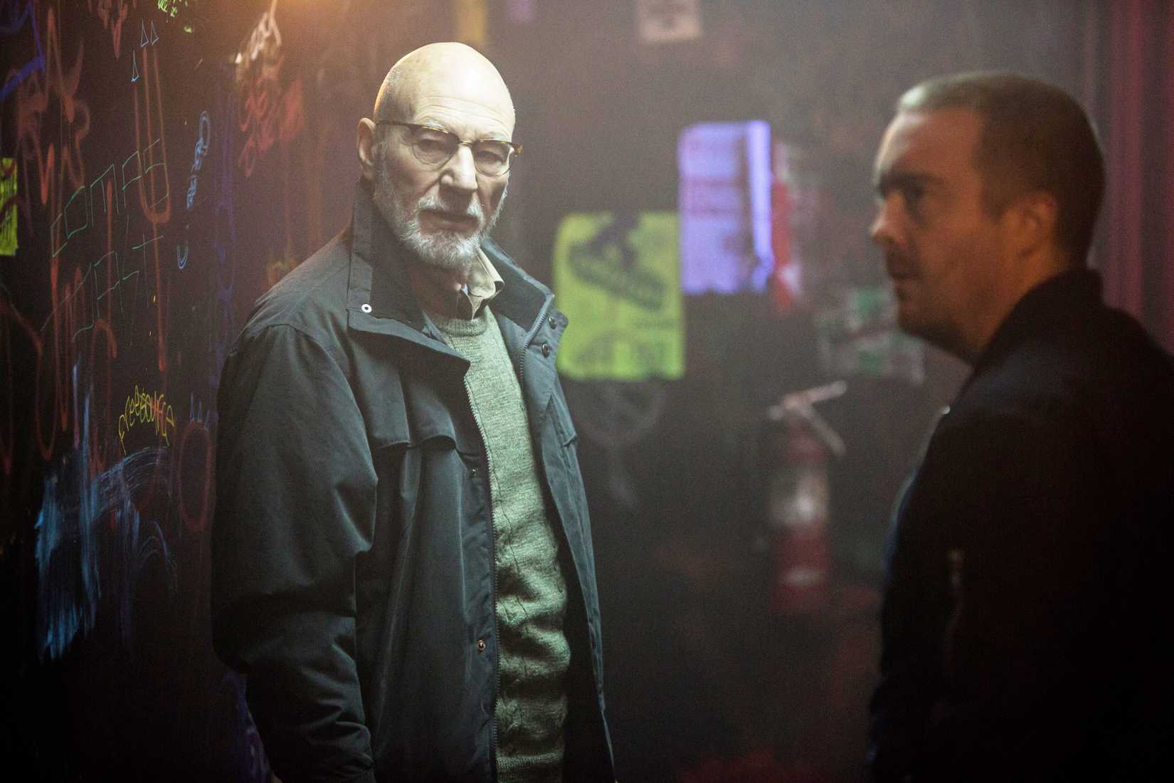 Patrick Stewart in Green Room under a hazy light in a punk rock club