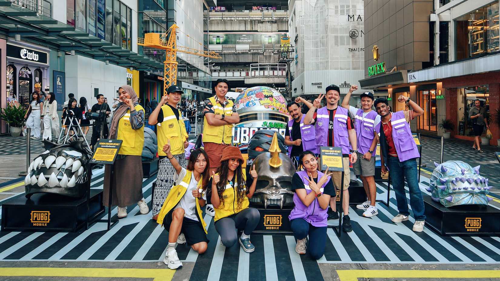 pubg mobile wow creators posing together.