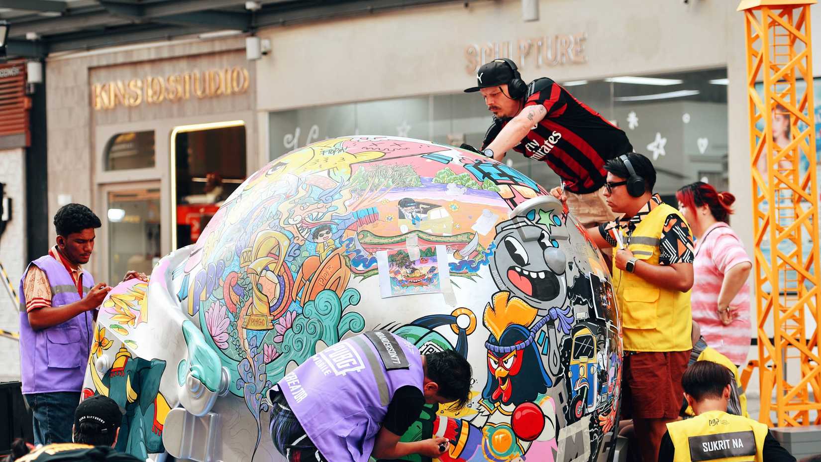 pub mobile wow creators painting.