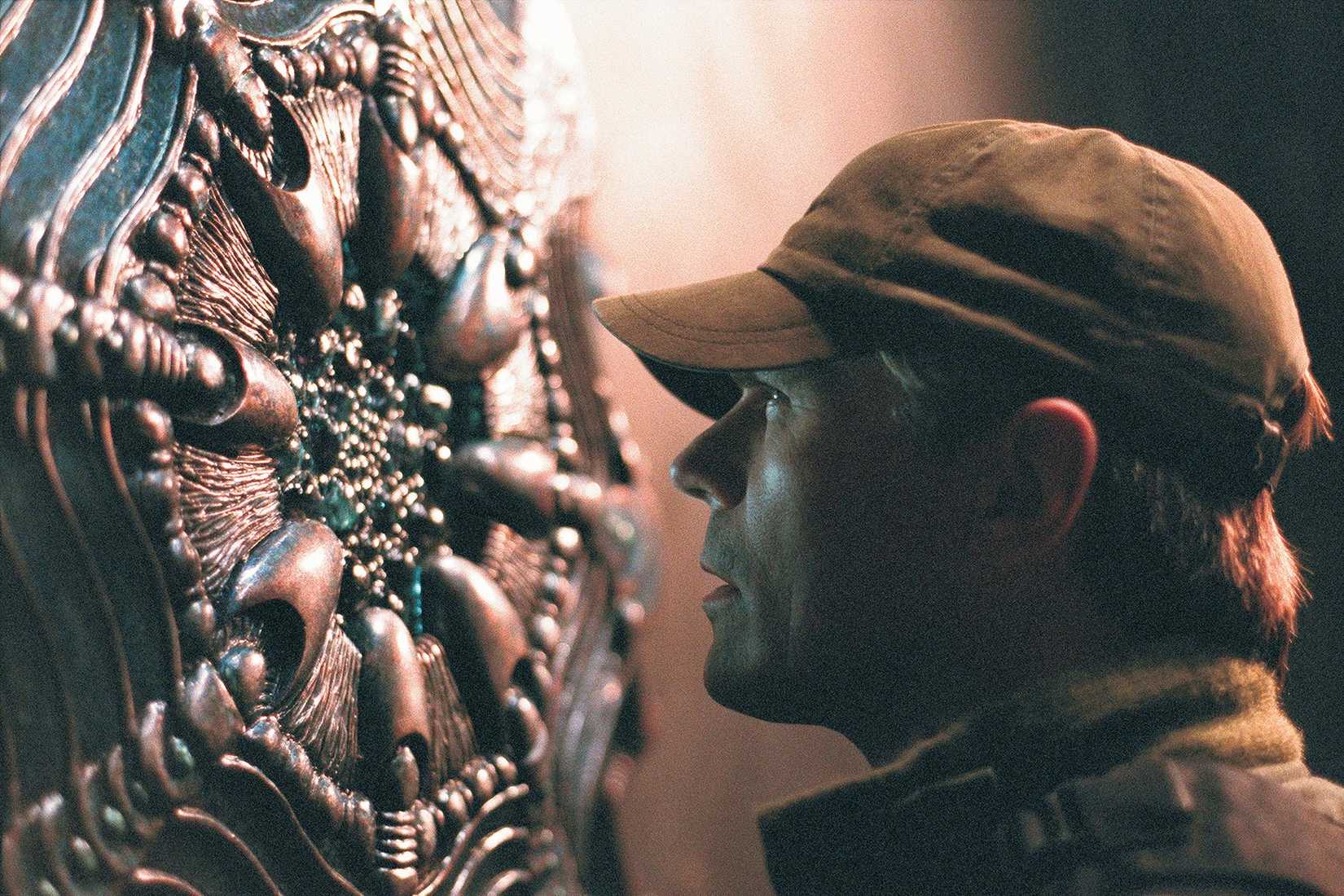 Jack O'Neill inspects an extraterrestrial contraption in Stargate SG-1