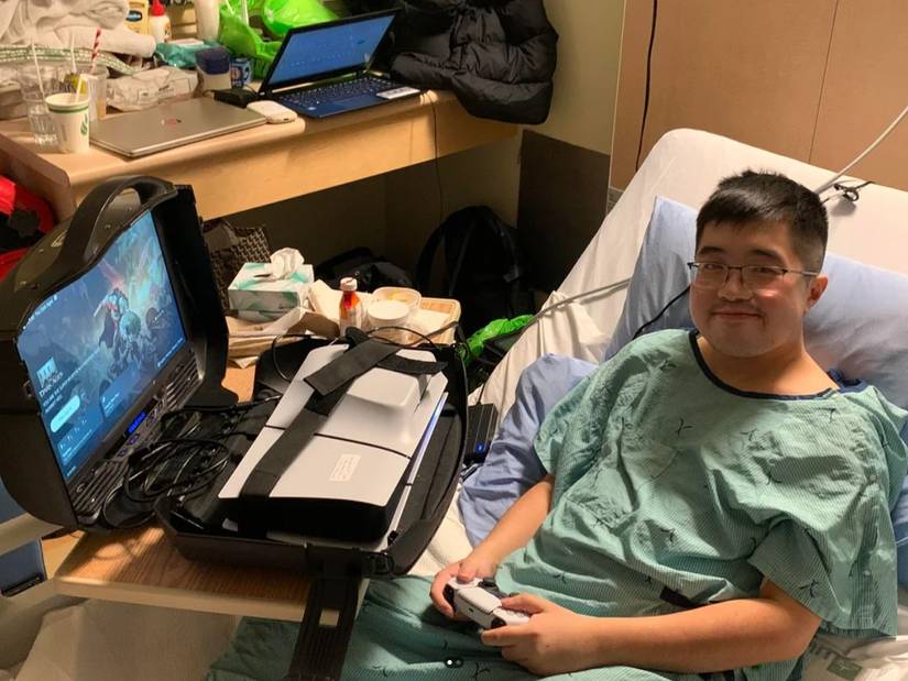 A courageous Doom fan playing the game from his hospice bed