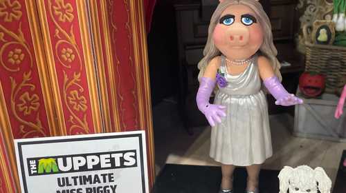 NECA figures of Miss Piggy and Foo-Foo the dog, as seen on The Muppet Show