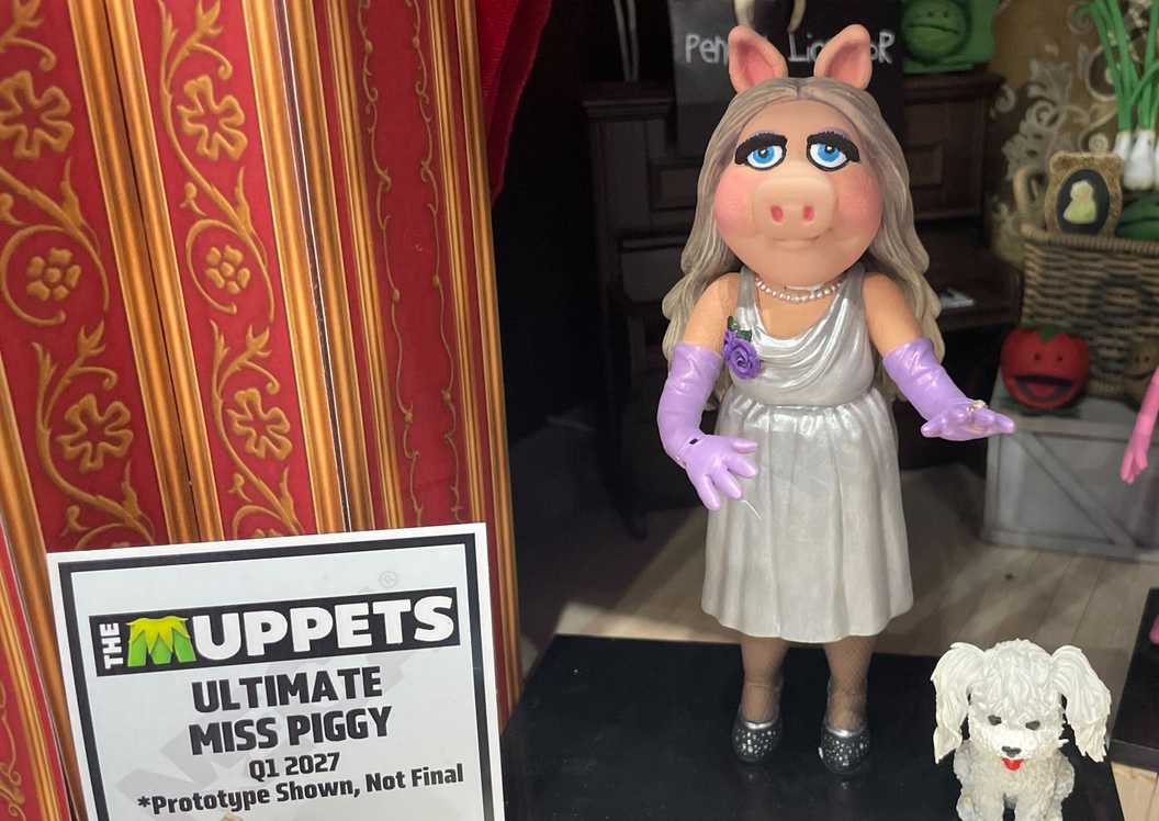 NECA figures of Miss Piggy and Foo-Foo the dog, as seen on The Muppet Show