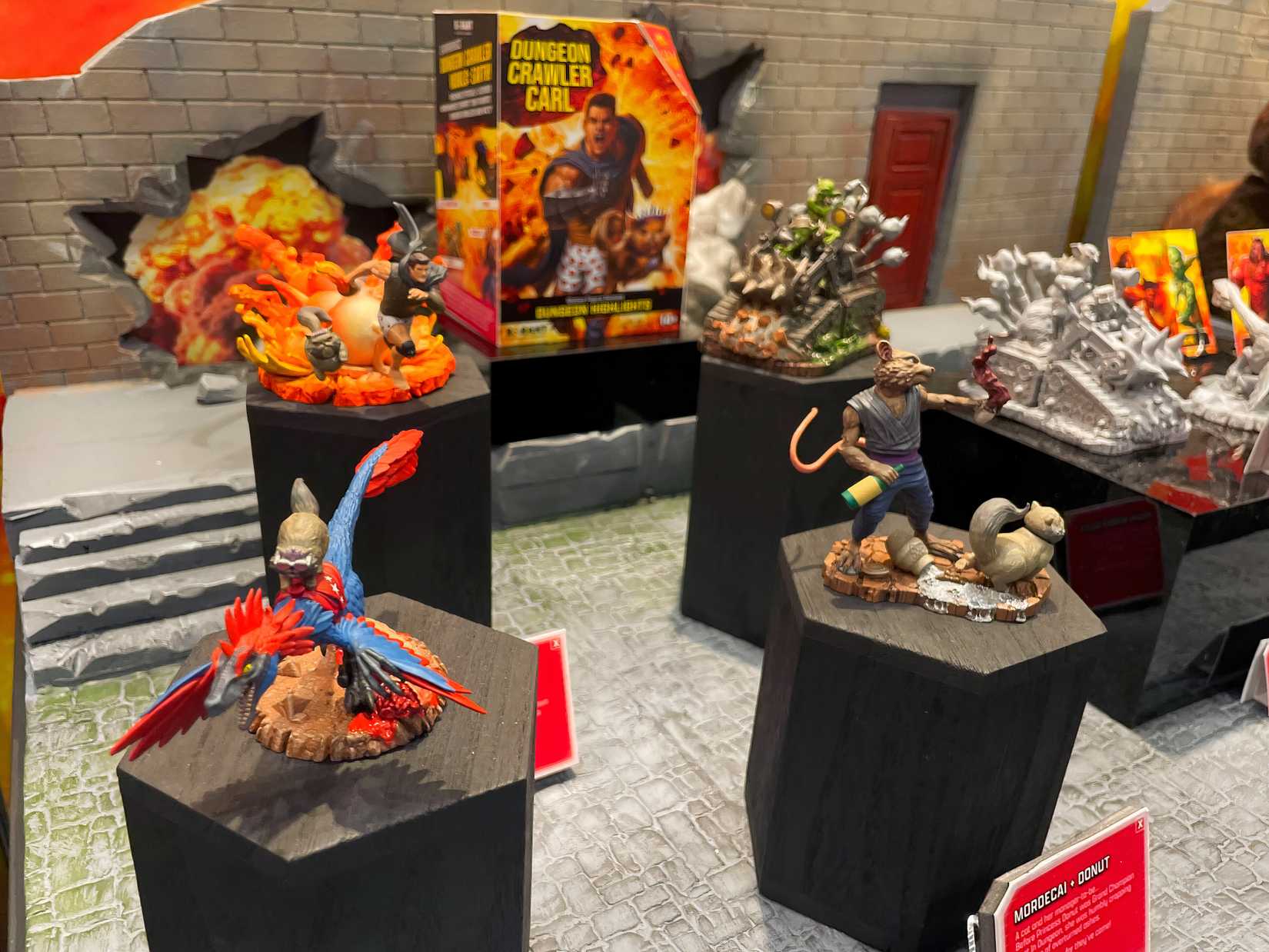 Playmates Dungeon Crawler Carl - statues