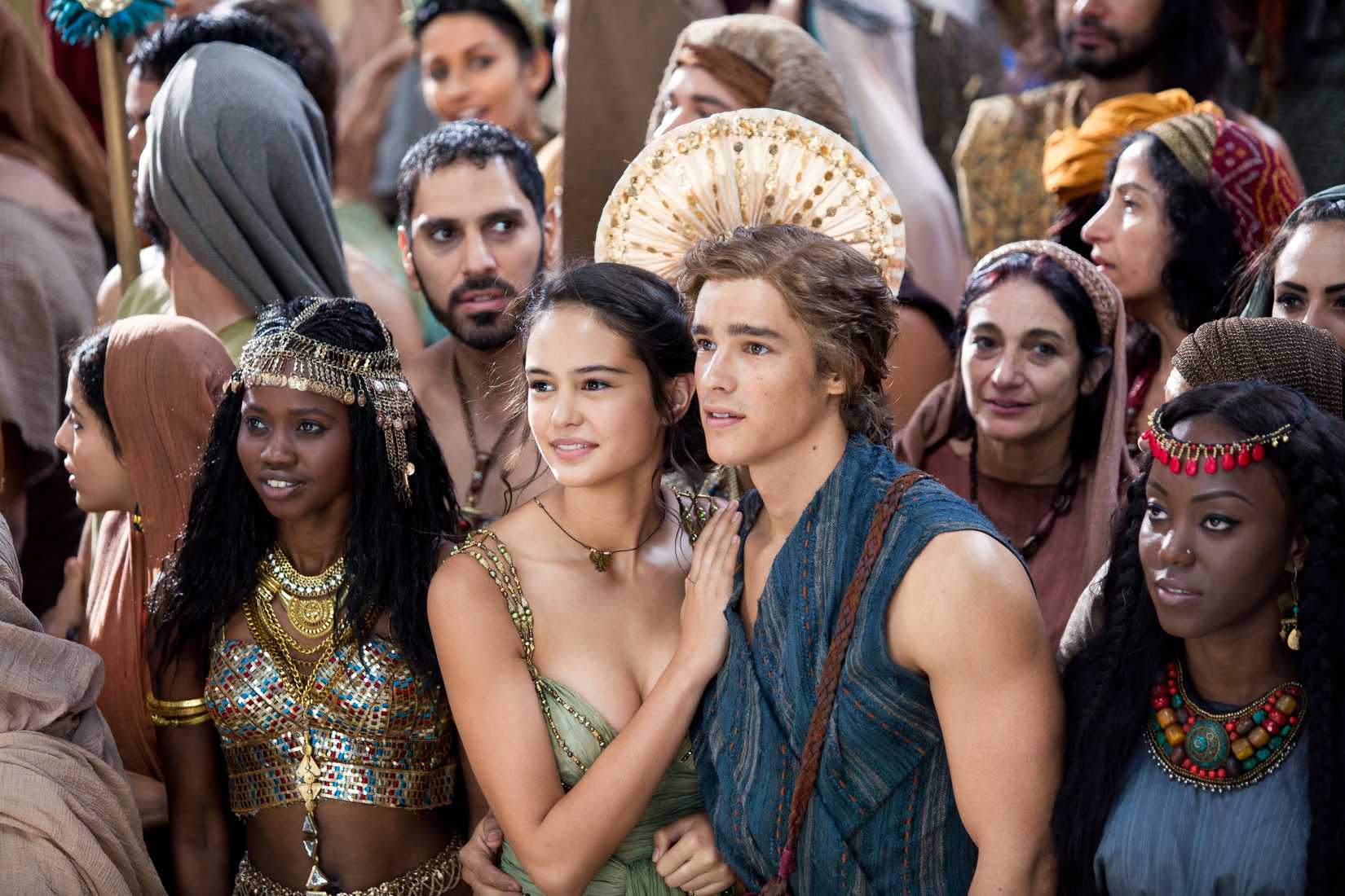 Brenton Thwaites and Courtney Eaton, Two of the white leads of Gods of Egypt, surrounded by more culturally diverse extras