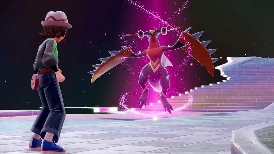 Um treinador enfrentando Mega Garchomp Z em uma captura de tela do DLC Mega Dimension de Pokémon Legends ZA