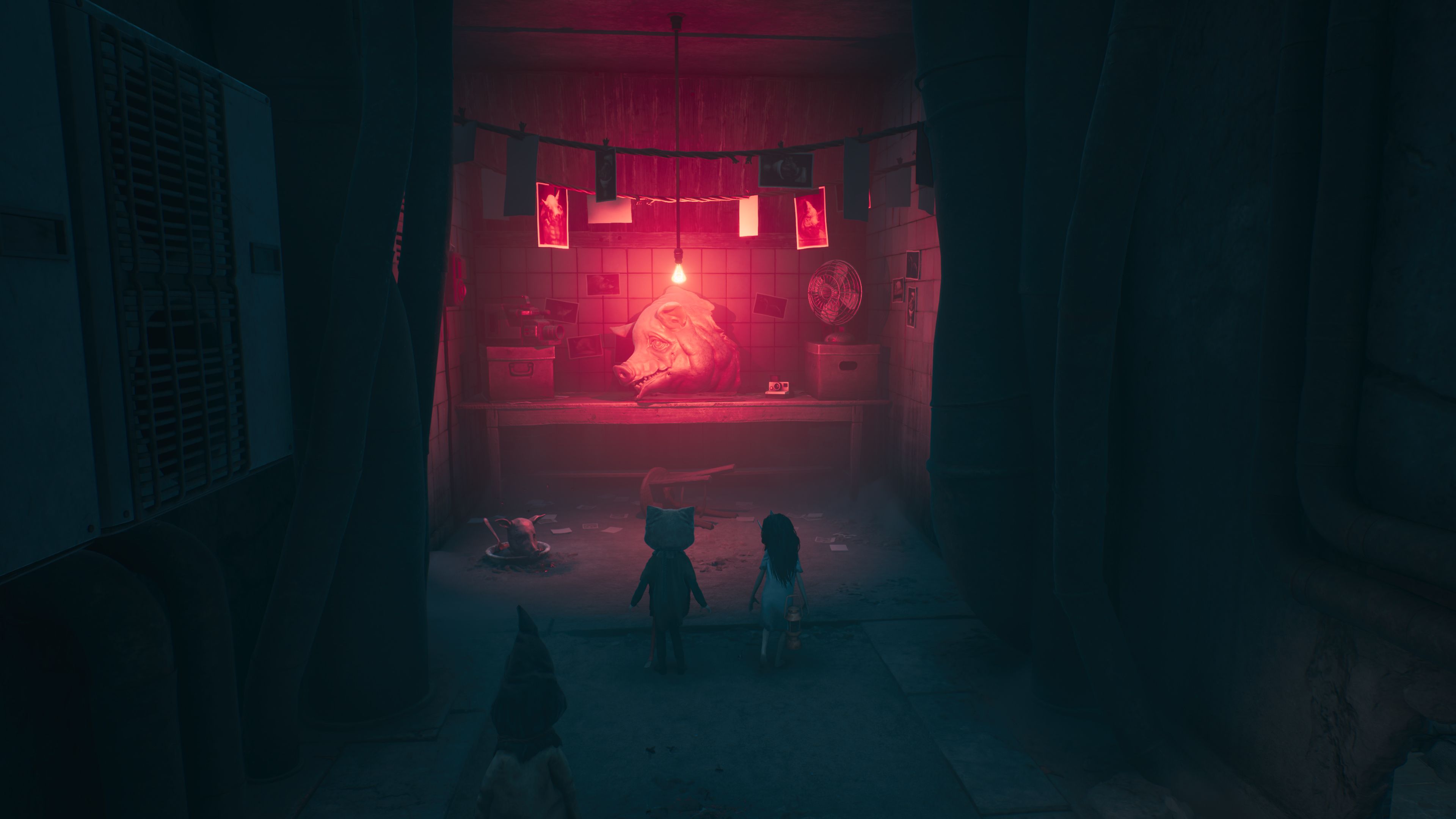 The protagonists discover a severed pig's head, highlighting the game's grim imagery.