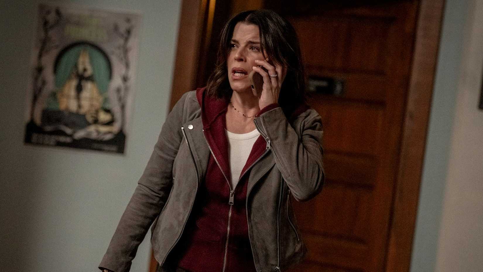 Sidney Prescott (Neve Campbell) looks distressed as she speaks into her cell phone in a scene from Scream 7