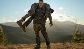 War Machine. (L-R) Alan Ritchson as 81 and Stephan James as 7 in War Machine.