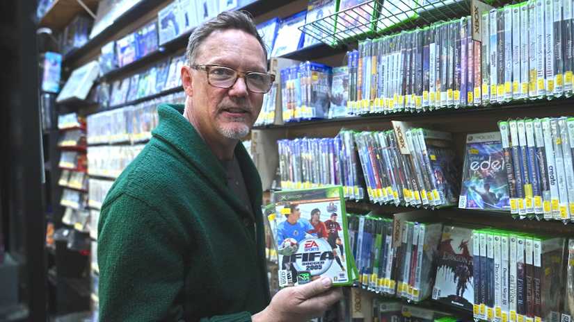 Matthew Lillard shopping for retro games.