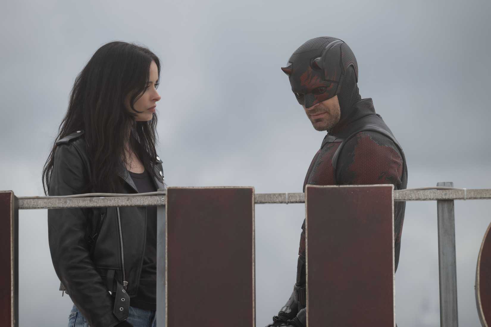 Daredevil talks with Jessica Jones