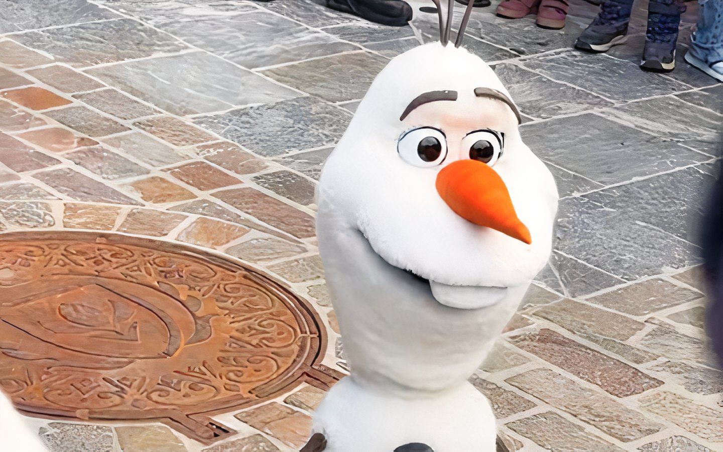 Disney's AI Olaf Animatronic Malfunctions at Disneyland Paris Debut