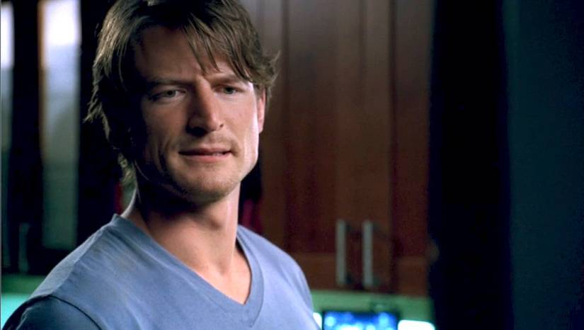 Frank Stanton (Philip Winchester), a young man wearing a blue shirt looks concerned in the Fringe episode The Plateau