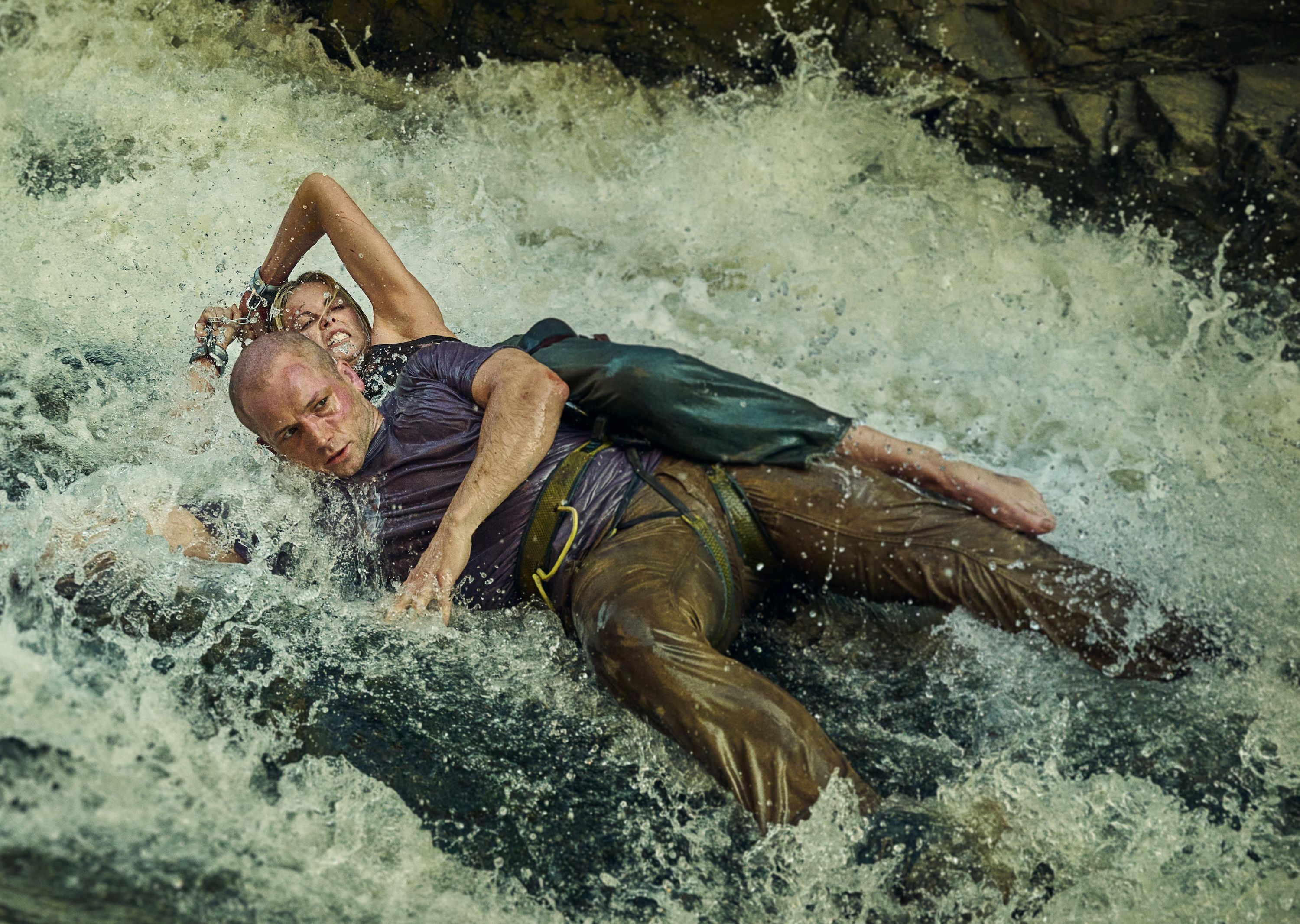 Apex: Charlize Theron brilha em filme de sobrevivência