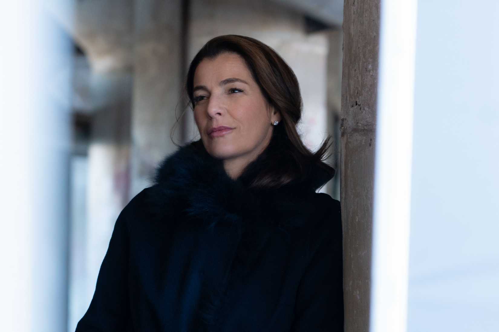 Ayelet Zurer as Vanessa Fisk.