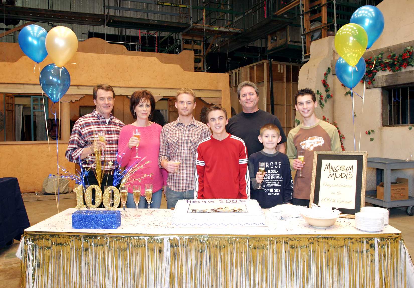 Linwood Boomer (rear) with the cast of Malcolm in the Middle