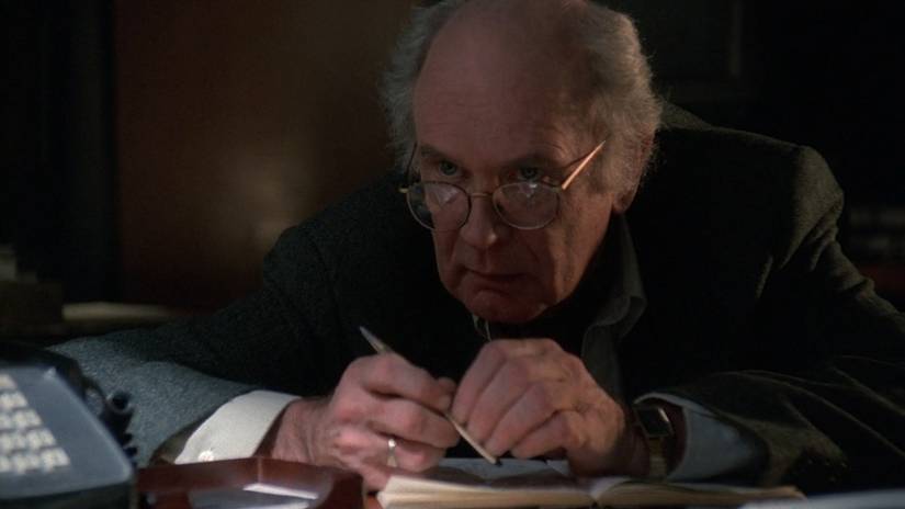 Jose Chung speaks with Agent Scully