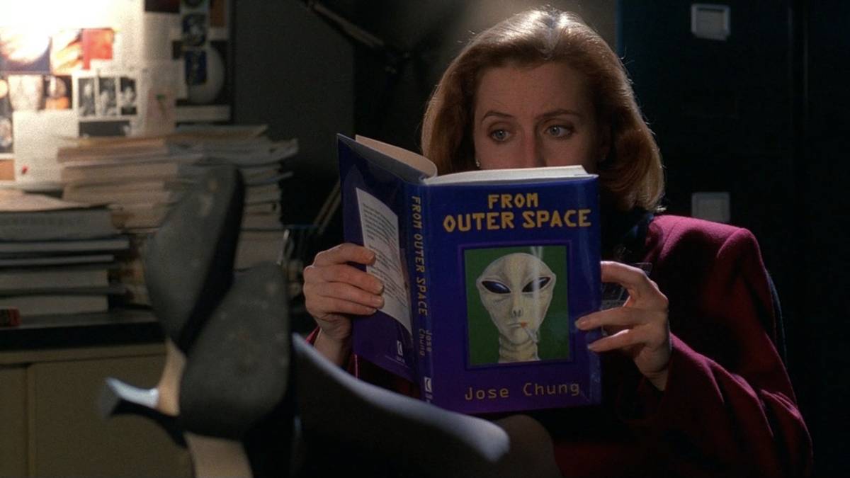 The X-Files parodied alien abductions in hilarious season 3 episode The X-Files parodied alien abductions in hilarious season 3 episode