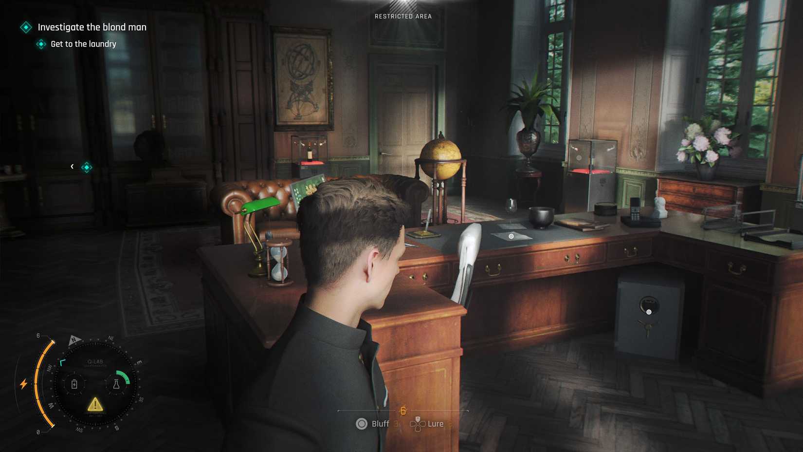 A 007 First Light screenshot showing the managers office in the Slovakia hotel