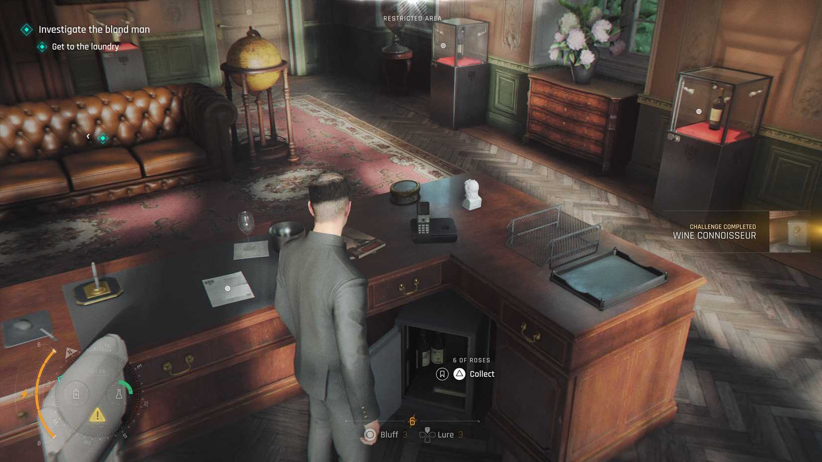 A 007 First Light screenshot showing the safe in the Slovakia hotel open