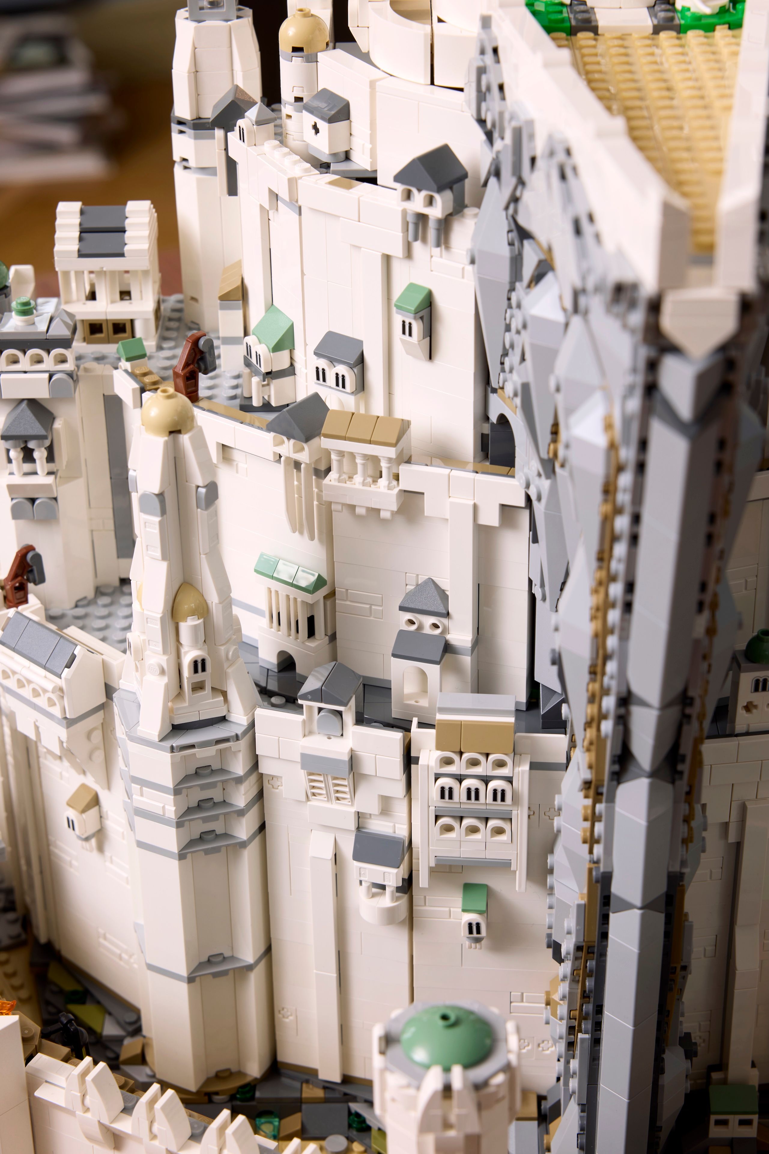 Lego Brings Middle-earth to Life with Massive Minas Tirith Set screenshot