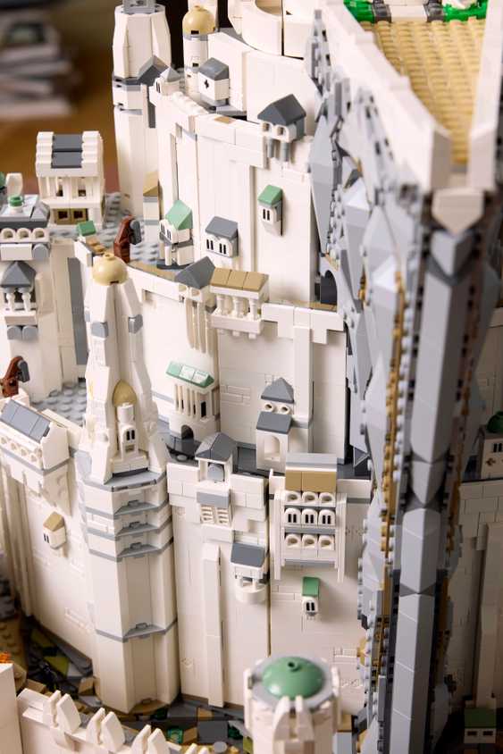 Lego Brings Middle-earth to Life with Massive Minas Tirith Set screenshot