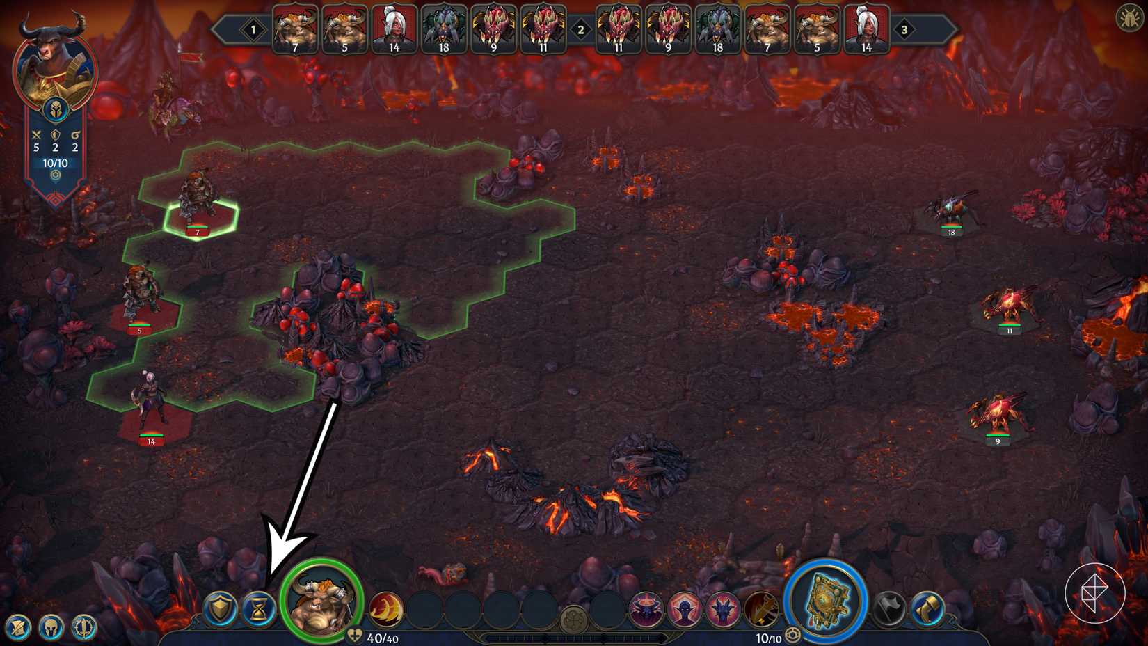 Une flèche pointe vers le "attendez" option dans Heroes of Might and Magic: Olden Era.