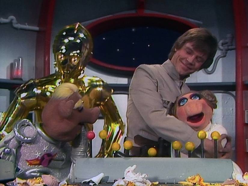 Luke Skywalker and C-3PO in the Swine Trek with Miss Piggy and Link Hogthrob