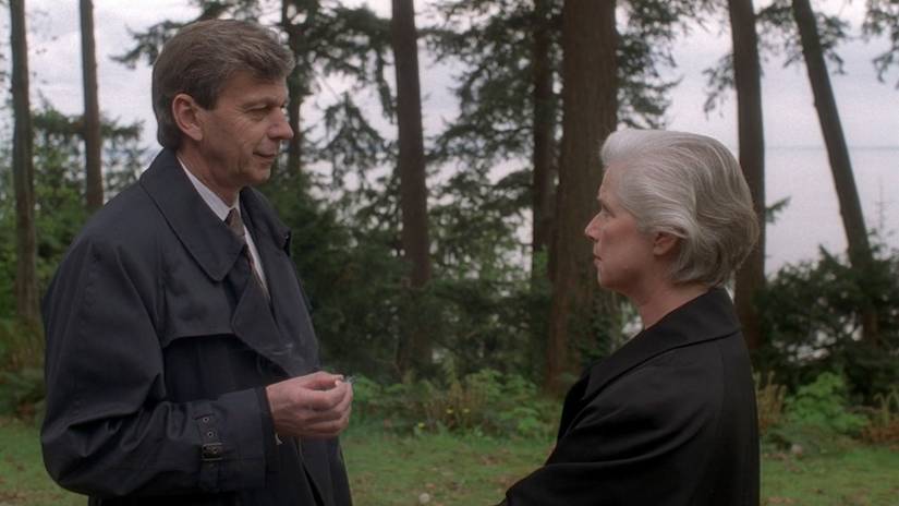 The Cigarette Smoking Man speaks with Mulder's mom