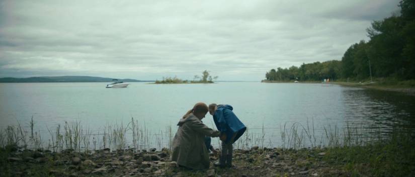 Louise (Amy Adams) shares a sweet moment with her daughter in Arrival