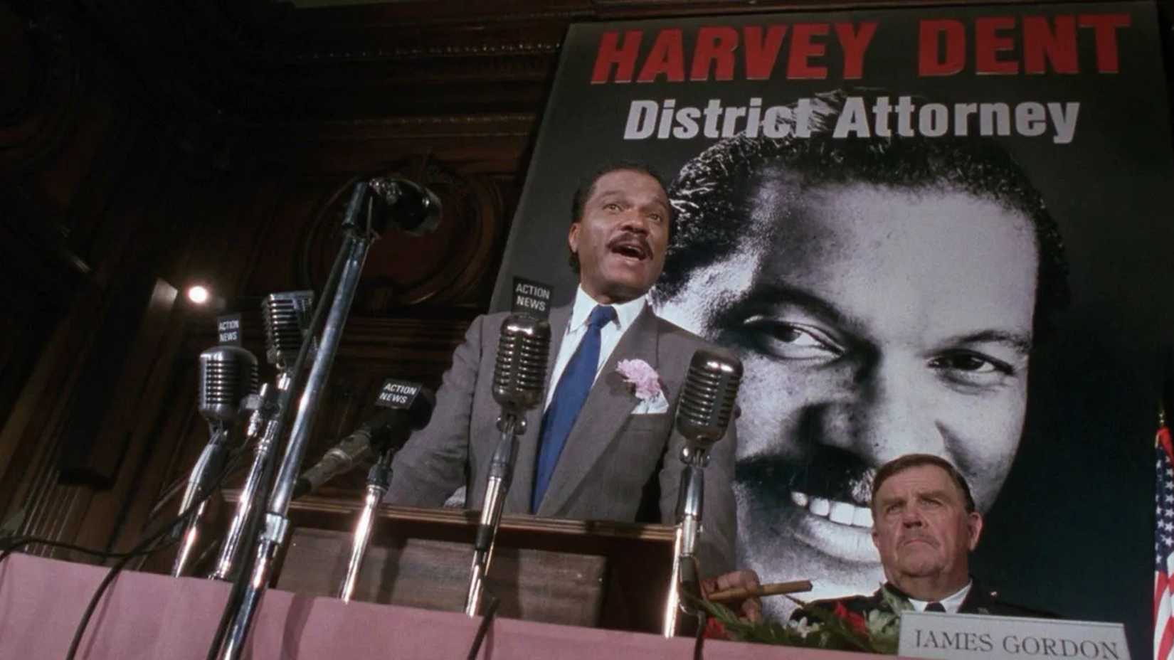 Batman (1989) Billy Dee Williams como Harvey Dent/Two-Face