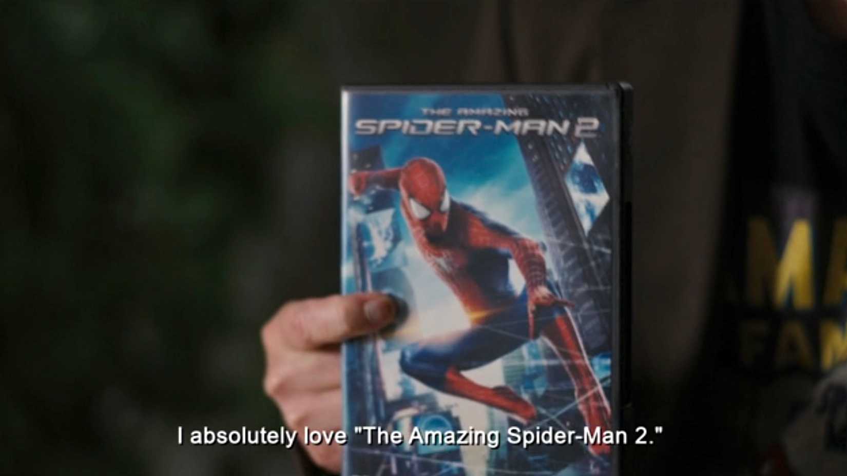 Naruto creator Masashi Kishimoto holds up a DVD copy of The Amazing Spider-Man 2 saying "I absolutely love The Amaz