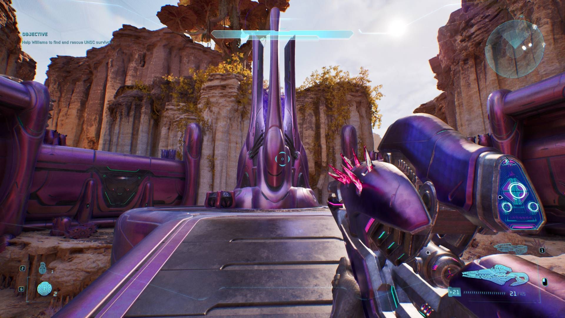 Der Spieler in Halo: Campaign Evolved schaut auf die lila Maschine, die den Sch&auml;del h&auml;lt.