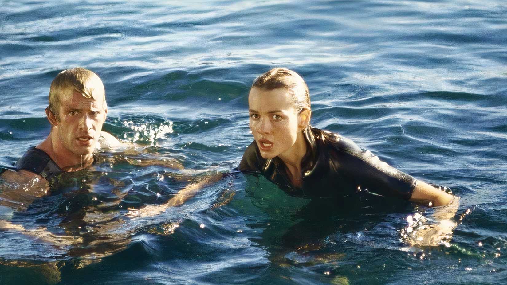 Thomas Jane and Saffron Burrows in Deep Blue Sea