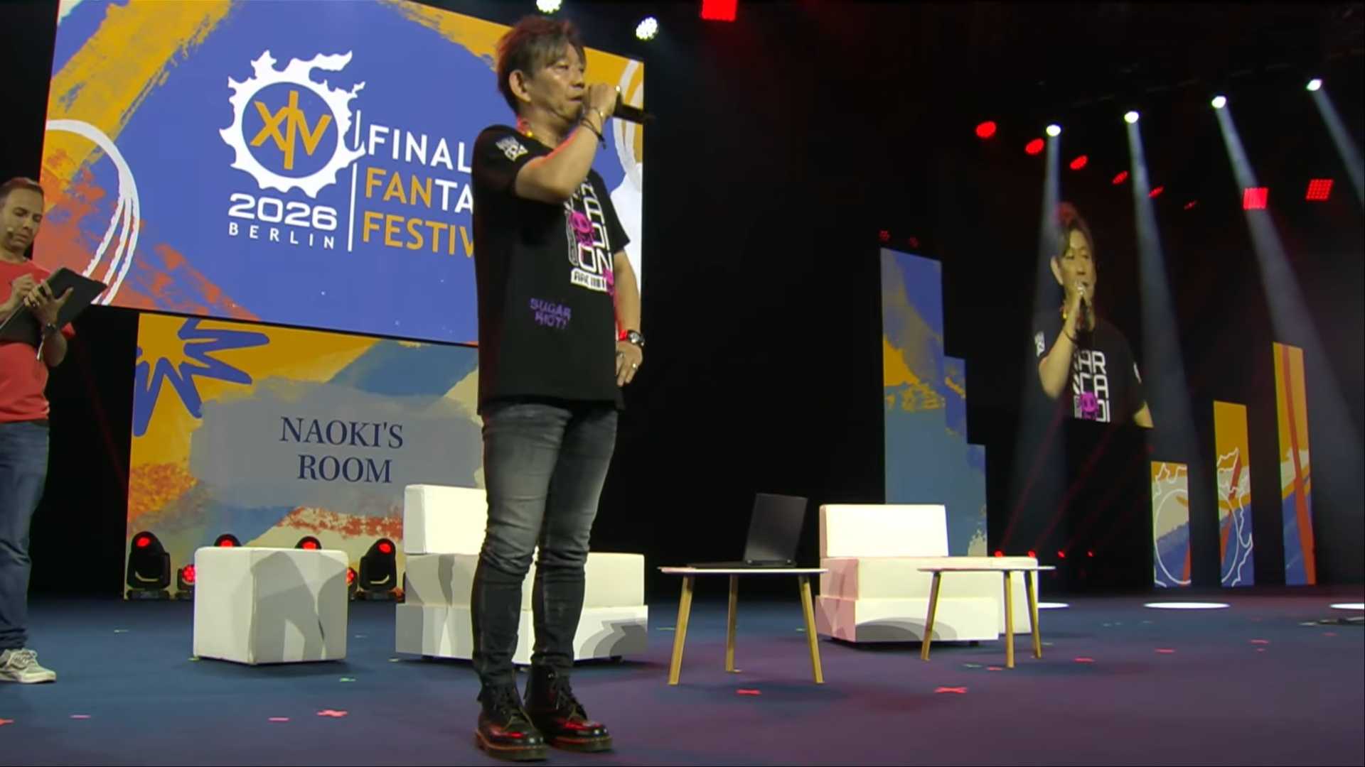 yoshida talking at naoki's room panel