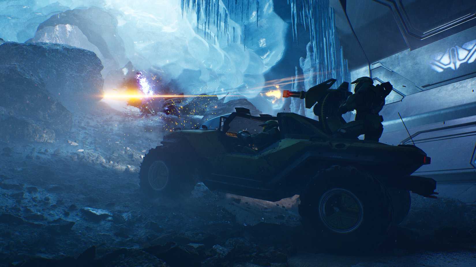 Master Chief drives a warthog in a tunnel in Halo Campaign Evolved
